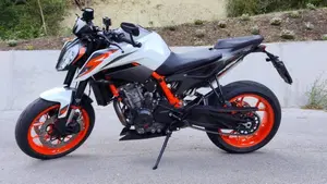 KTM 890 Duke R (2021) 