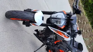KTM 890 Duke R (2021)  (2)