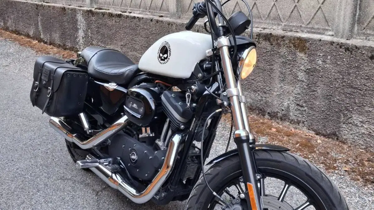 Harley-Davidson 883 R (2008 - 16) - XL 883R  (3)