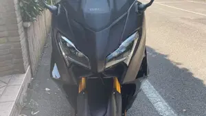 Yamaha T-Max 560 Tech Max (2025 - 26)  (2)