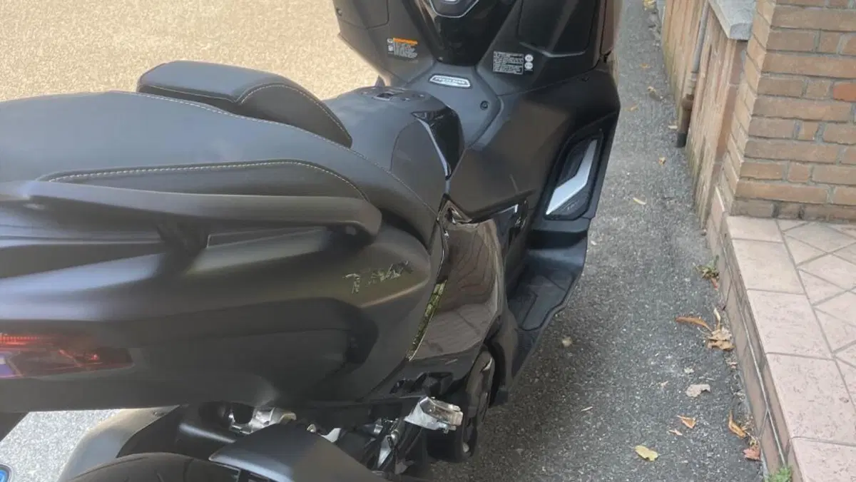 Yamaha T-Max 560 Tech Max (2025 - 26)  (3)