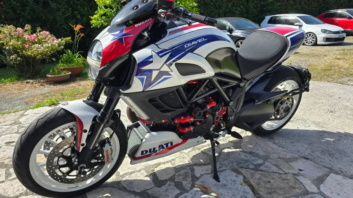 Ducati Diavel 1200 Carbon (2010 - 13)  (4)