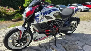 Ducati Diavel 1200 Carbon (2010 - 13)  (4)