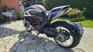Ducati Diavel 1200 Carbon (2010 - 13)  (9)