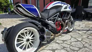 Ducati Diavel 1200 Carbon (2010 - 13)  (6)