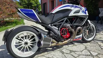 Ducati Diavel 1200 Carbon (2010 - 13) usata