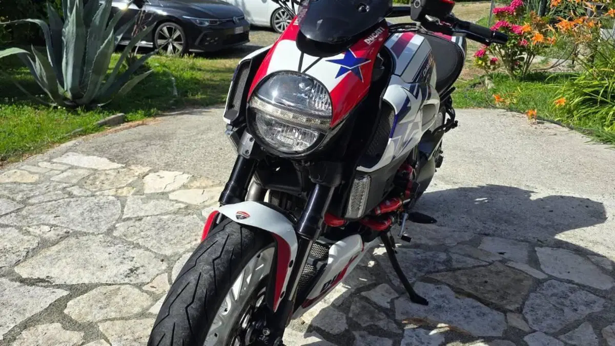 Ducati Diavel 1200 Carbon (2010 - 13)  (11)