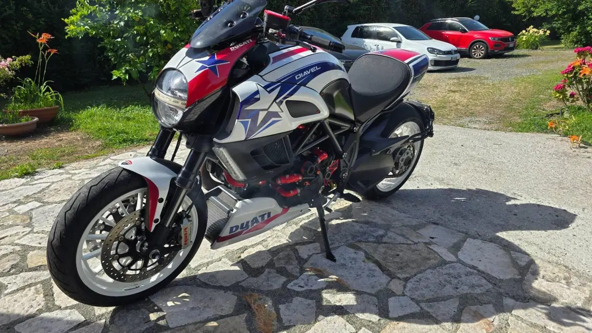 Ducati Diavel 1200 Carbon (2010 - 13)  (12)