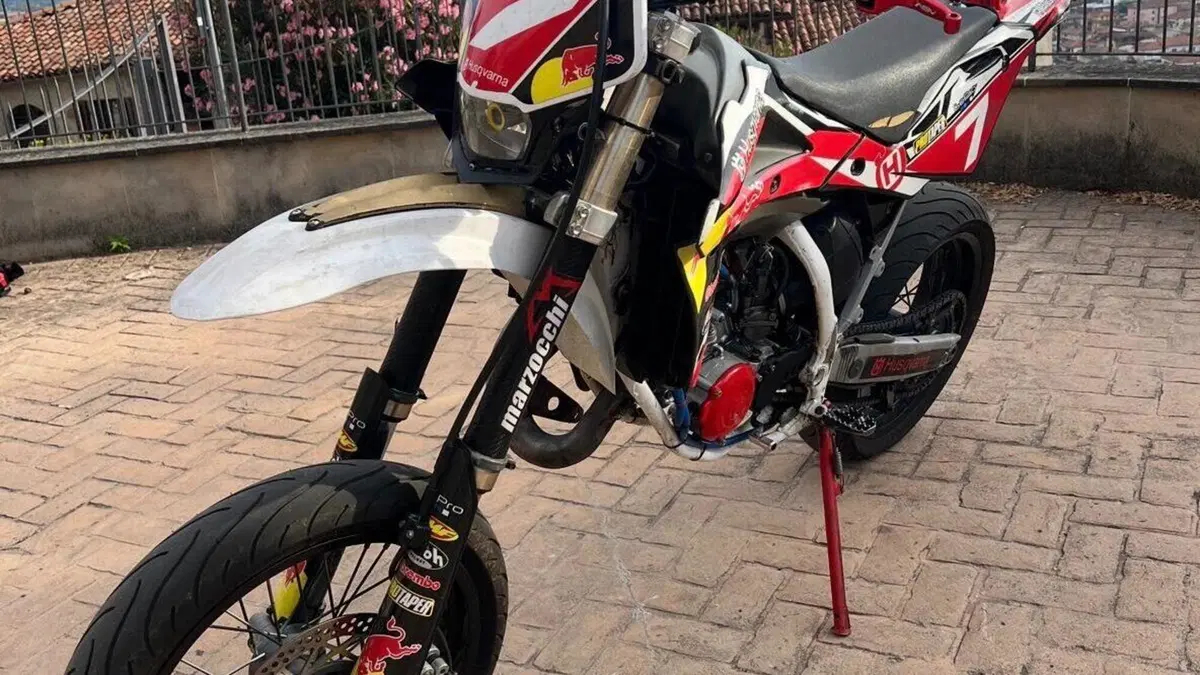 Husqvarna SM 125 (2010 - 12)  (2)