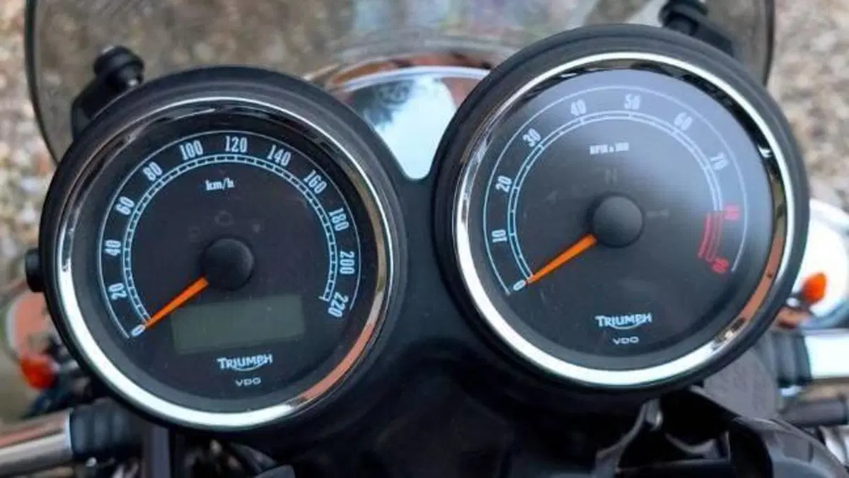 Triumph Bonneville SE (2009 - 13)  (6)