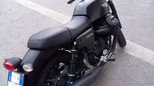Moto Guzzi V7 III Stone (2017 - 20)  (2)