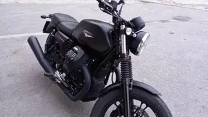 Moto Guzzi V7 III Stone (2017 - 20)  (3)