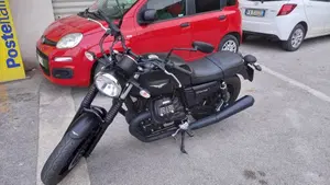 Moto Guzzi V7 III Stone (2017 - 20)  (4)