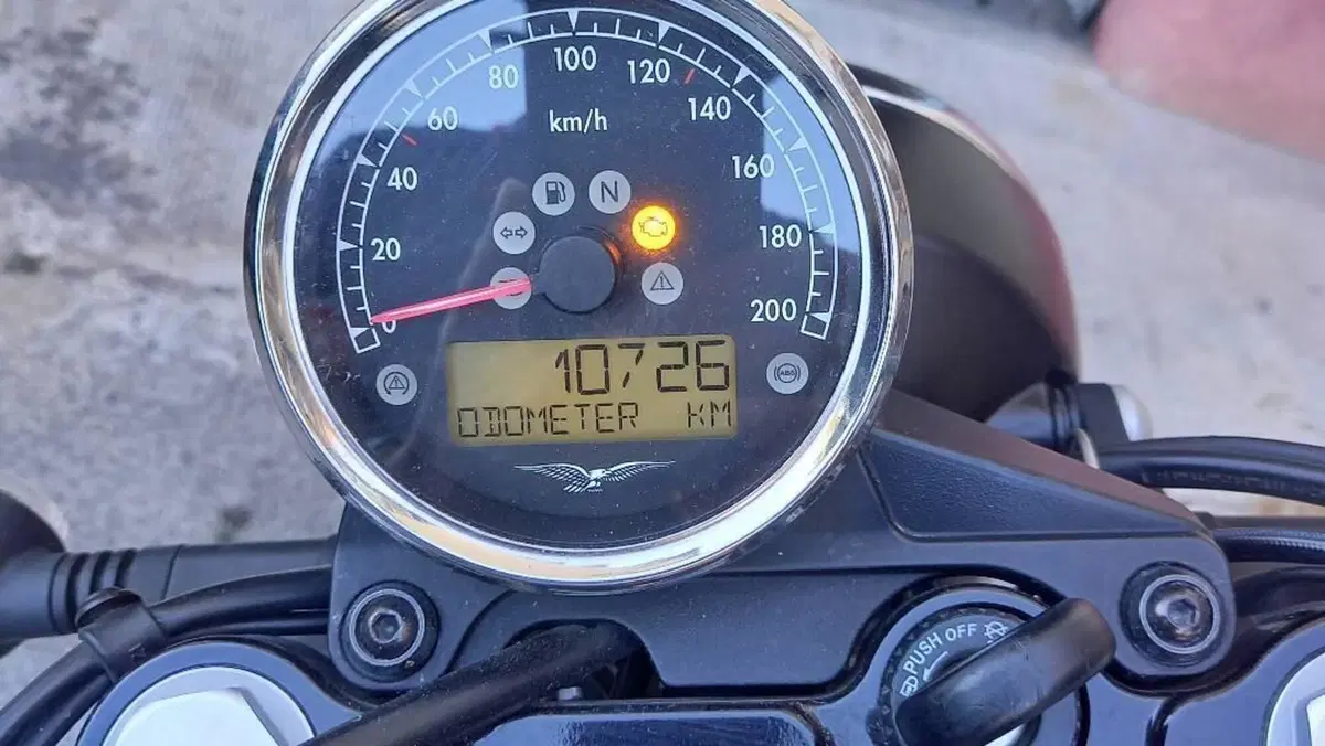 Moto Guzzi V7 III Stone (2017 - 20)  (7)