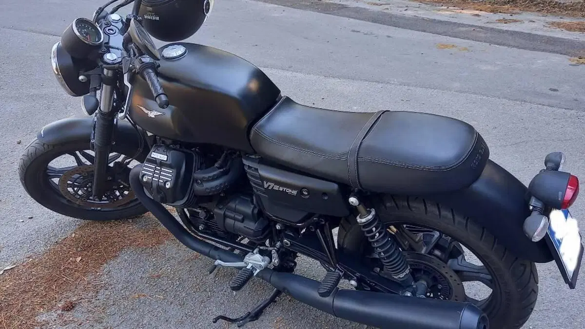 Moto Guzzi V7 III Stone (2017 - 20)  (5)
