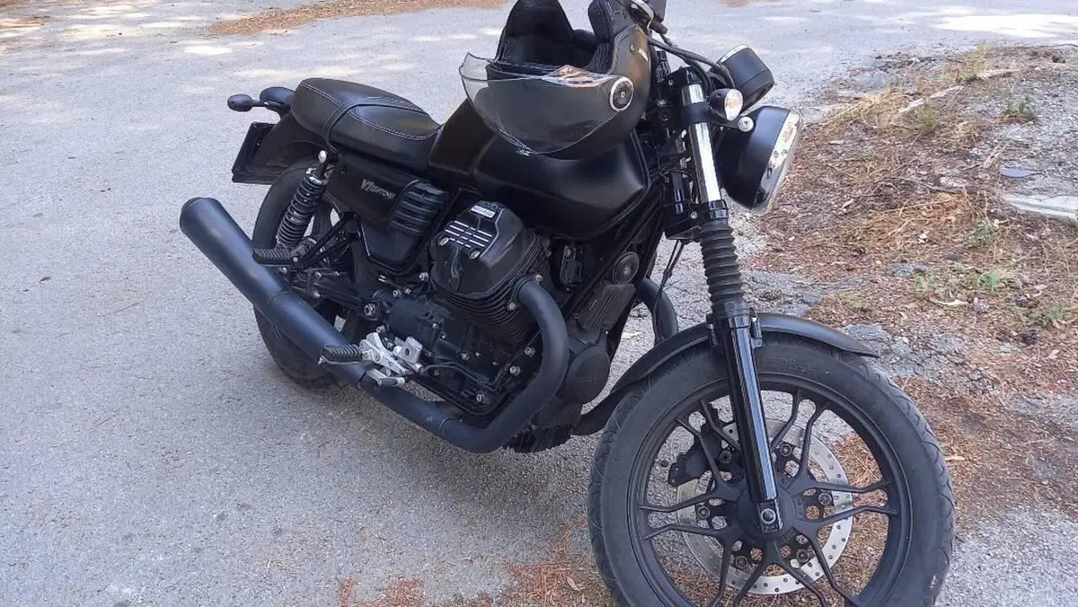 Moto Guzzi V7 III Stone (2017 - 20)  (6)