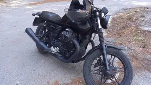 Moto Guzzi V7 III Stone (2017 - 20)  (6)