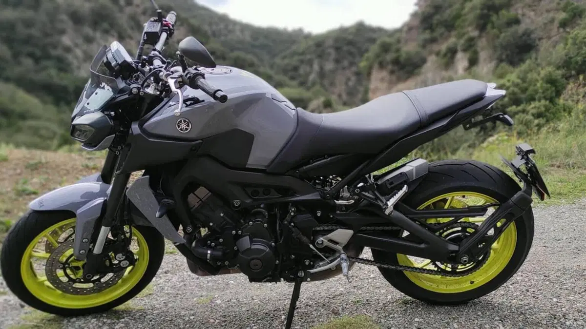 Yamaha MT-09 ABS (2016)  (2)