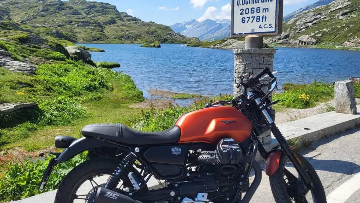 Moto Guzzi V7 Stone (2021 - 24) 