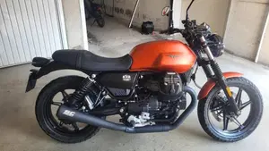 Moto Guzzi V7 Stone (2021 - 24)  (6)