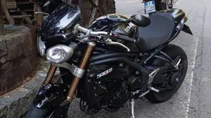 Triumph Speed Triple 1050 (2011 - 13)  (3)