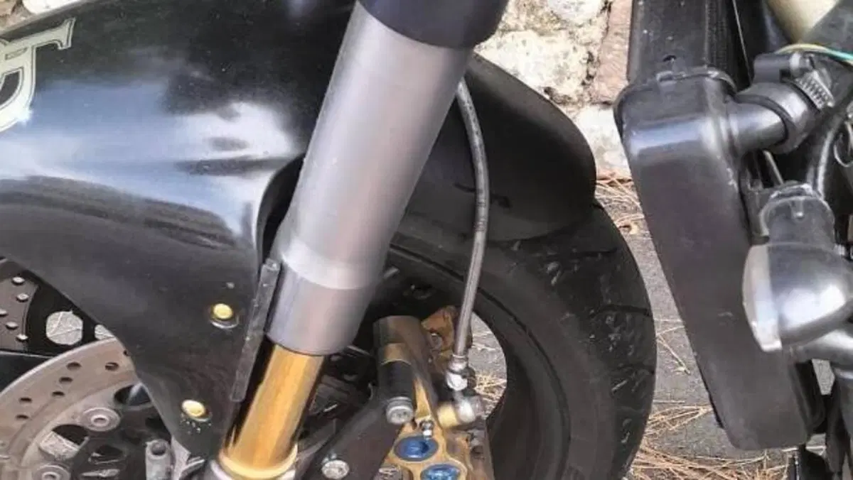 Triumph Speed Triple 955 (1998 - 01)  (8)