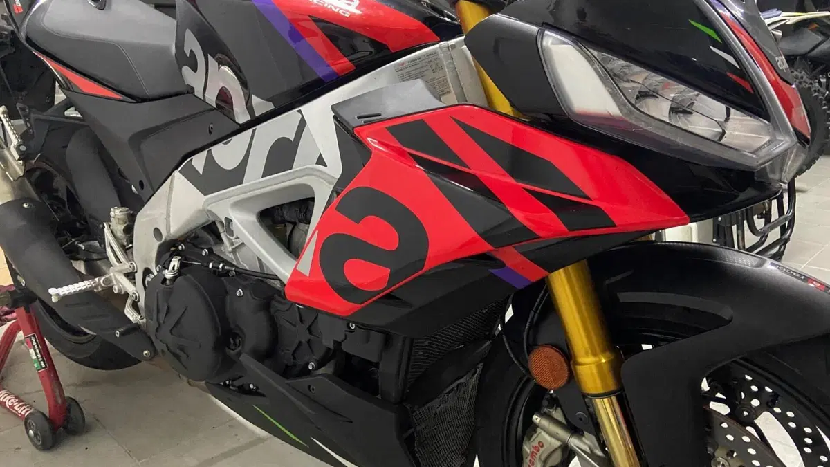 Aprilia Tuono V4 Factory (2021 - 24)  (10)