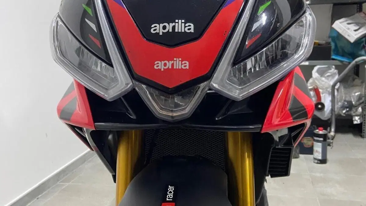 Aprilia Tuono V4 Factory (2021 - 24)  (11)