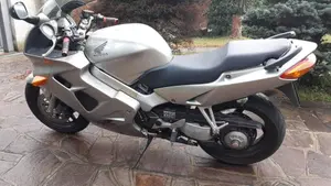 Honda VFR 800 (1998 - 01)  (2)