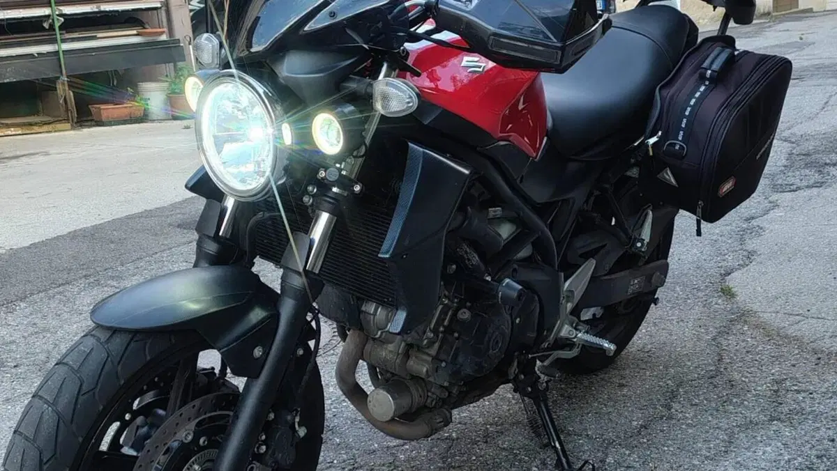 Suzuki SV 650 (2016 - 20)  (2)