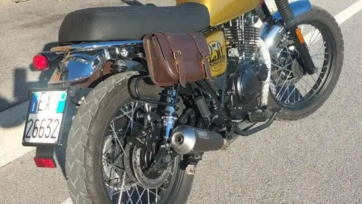 Brixton Motorcycles Cromwell 250 (2021 - 25)  (2)