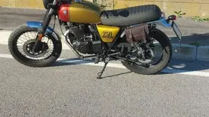 Brixton Motorcycles Cromwell 250 (2021 - 25)  (7)