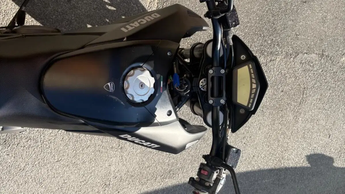 Ducati Hypermotard 796 (2012)  (6)