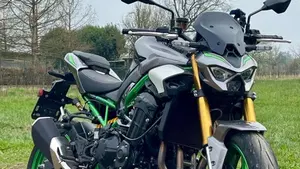 Kawasaki Z 900 SE (2025 - 26)  (2)
