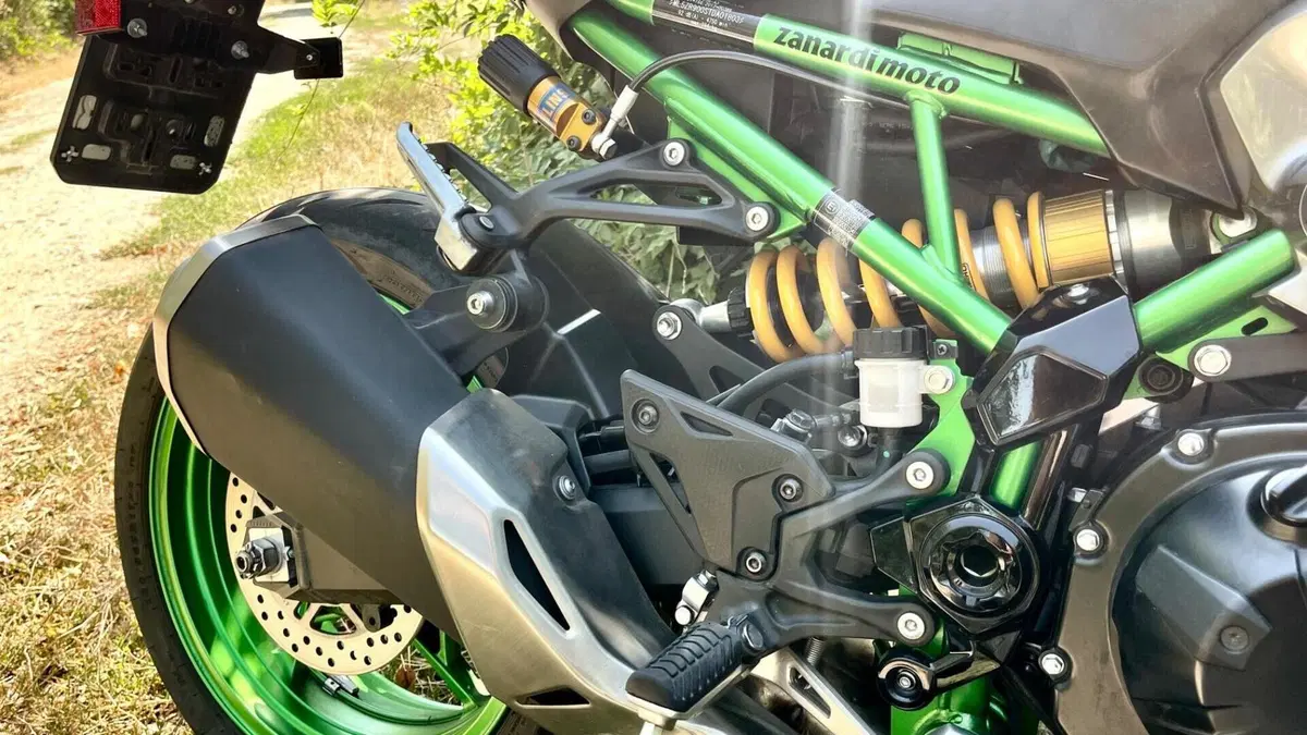 Kawasaki Z 900 SE (2025 - 26)  (4)