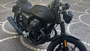 Moto Guzzi V7 Stone (2025 - 26)  (2)