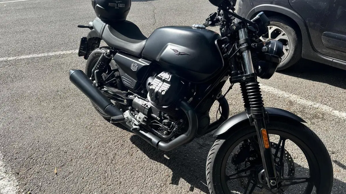 Moto Guzzi V7 Stone (2025 - 26)  (4)