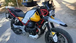 Moto Guzzi V85 TT Evocative Graphics (2019 - 20) 