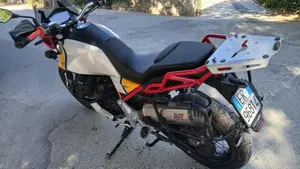 Moto Guzzi V85 TT Evocative Graphics (2019 - 20)  (2)