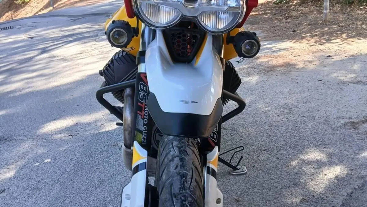 Moto Guzzi V85 TT Evocative Graphics (2019 - 20)  (5)