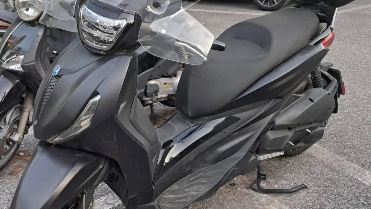 Piaggio Beverly 300 ABS-ASR (2021 - 25)  (2)