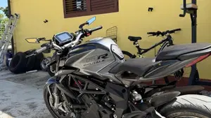 MV Agusta Brutale 800 RR (2021 - 25)  (4)