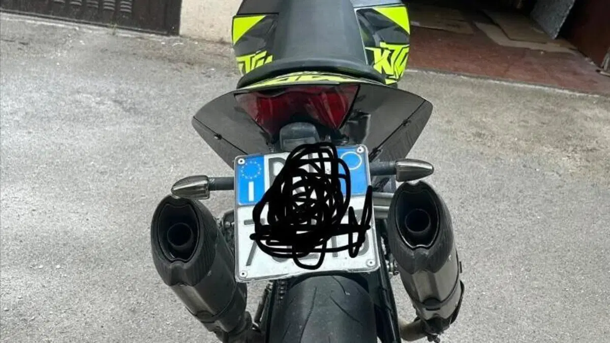KTM 690 Supermoto  (2)