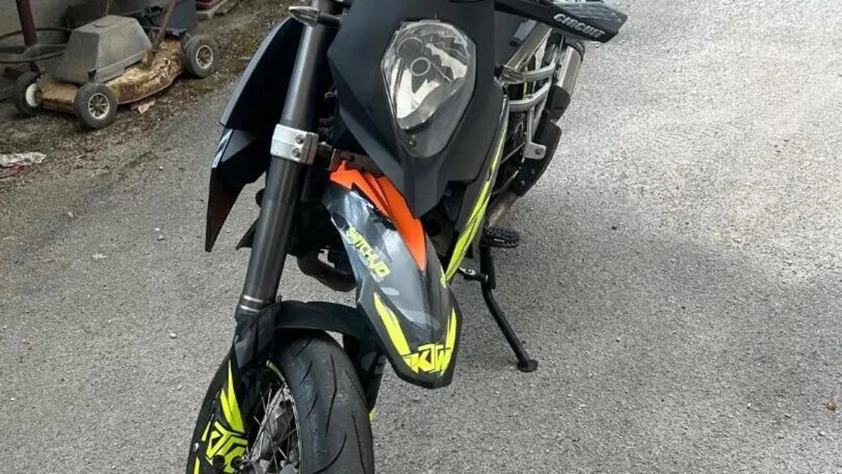 KTM 690 Supermoto  (3)