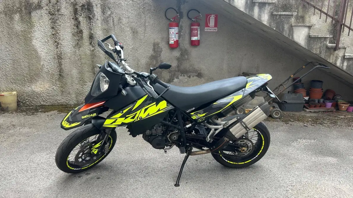 KTM 690 Supermoto  (4)