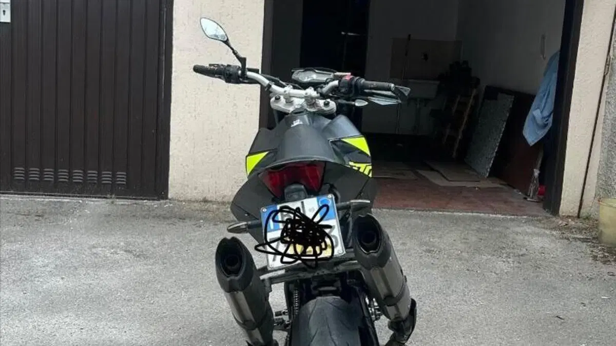 KTM 690 Supermoto  (5)