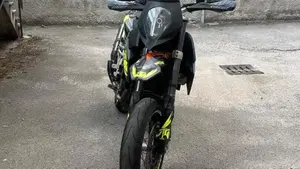 KTM 690 Supermoto  (8)