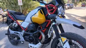 Moto Guzzi V85 TT Evocative Graphics (2019 - 20)  (7)