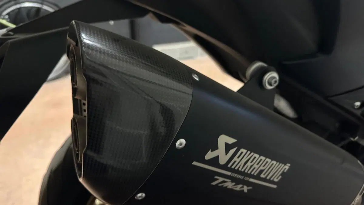 Yamaha T-Max 560 Tech Max (2022 - 24)  (4)