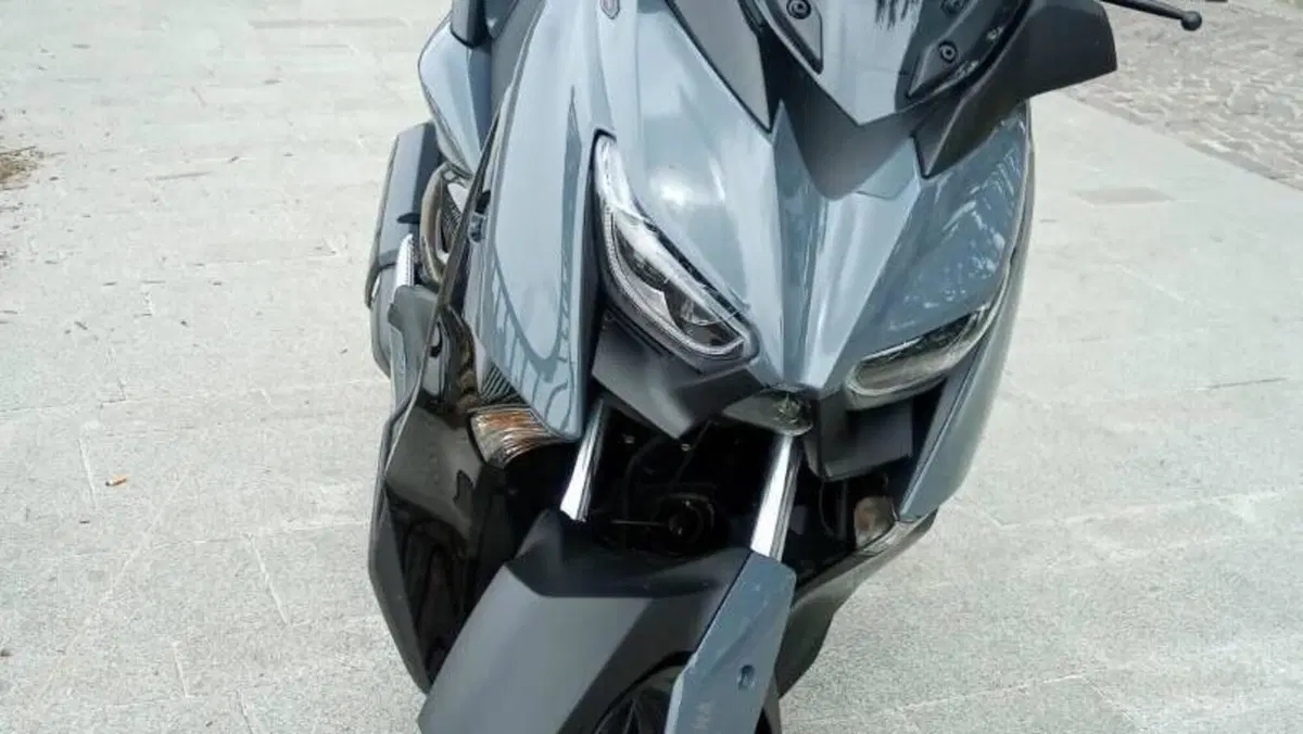 Yamaha X-Max 300 Tech Max (2021 - 24)  (2)